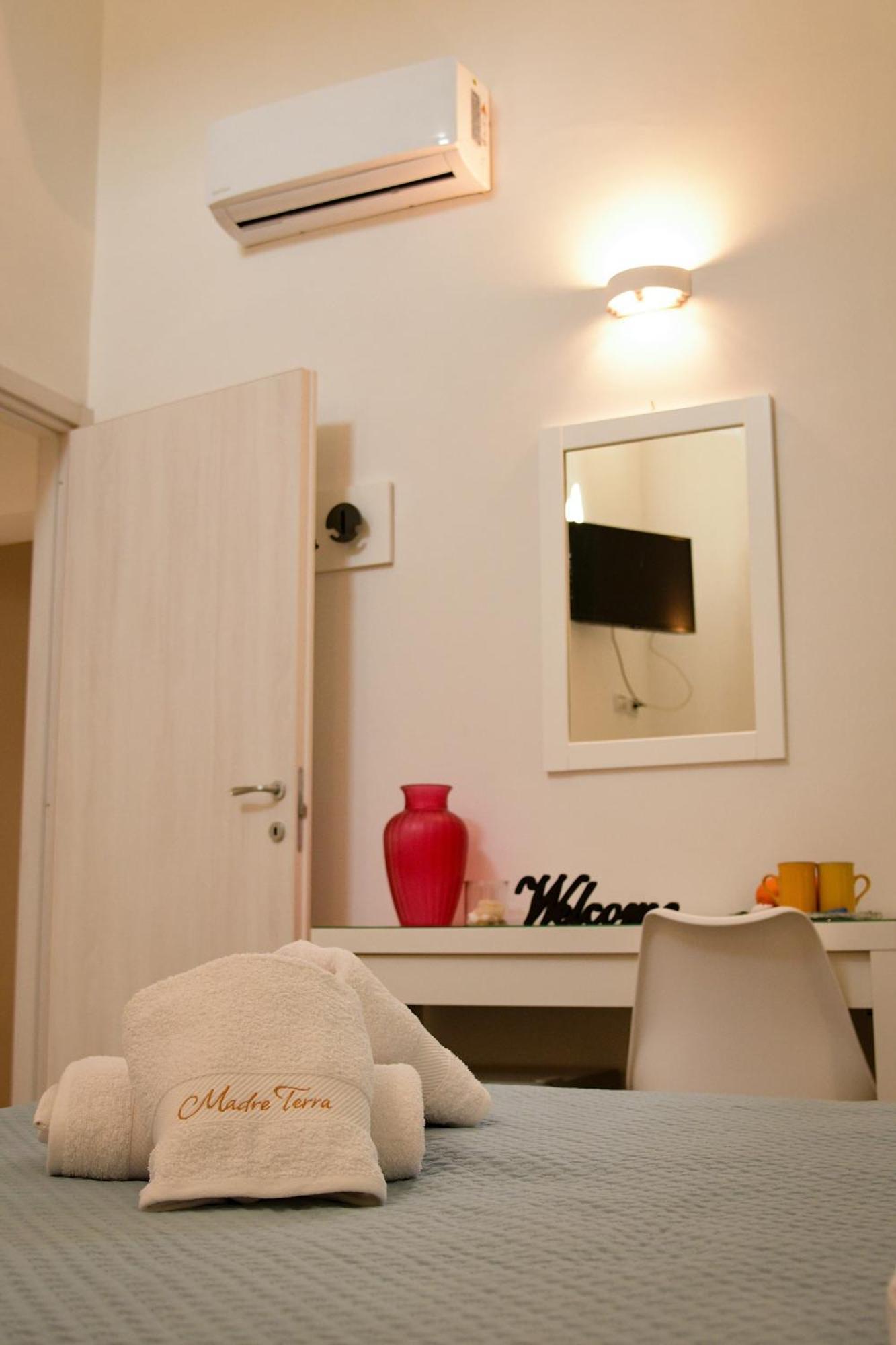 Madre Terra Apartment & Rooms Теразини Екстериор снимка